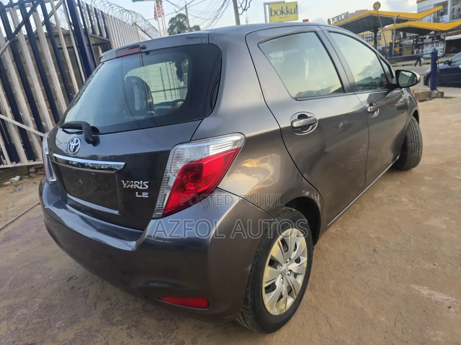 Toyota Yaris SE Hatchback 5dr 2013 Gray