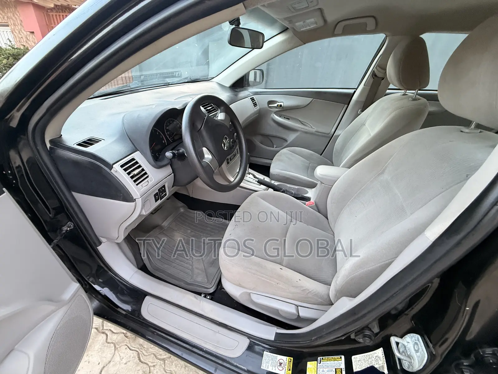 Toyota Corolla LE 4dr Sedan (1.8L 4cyl 4A) 2012 Black