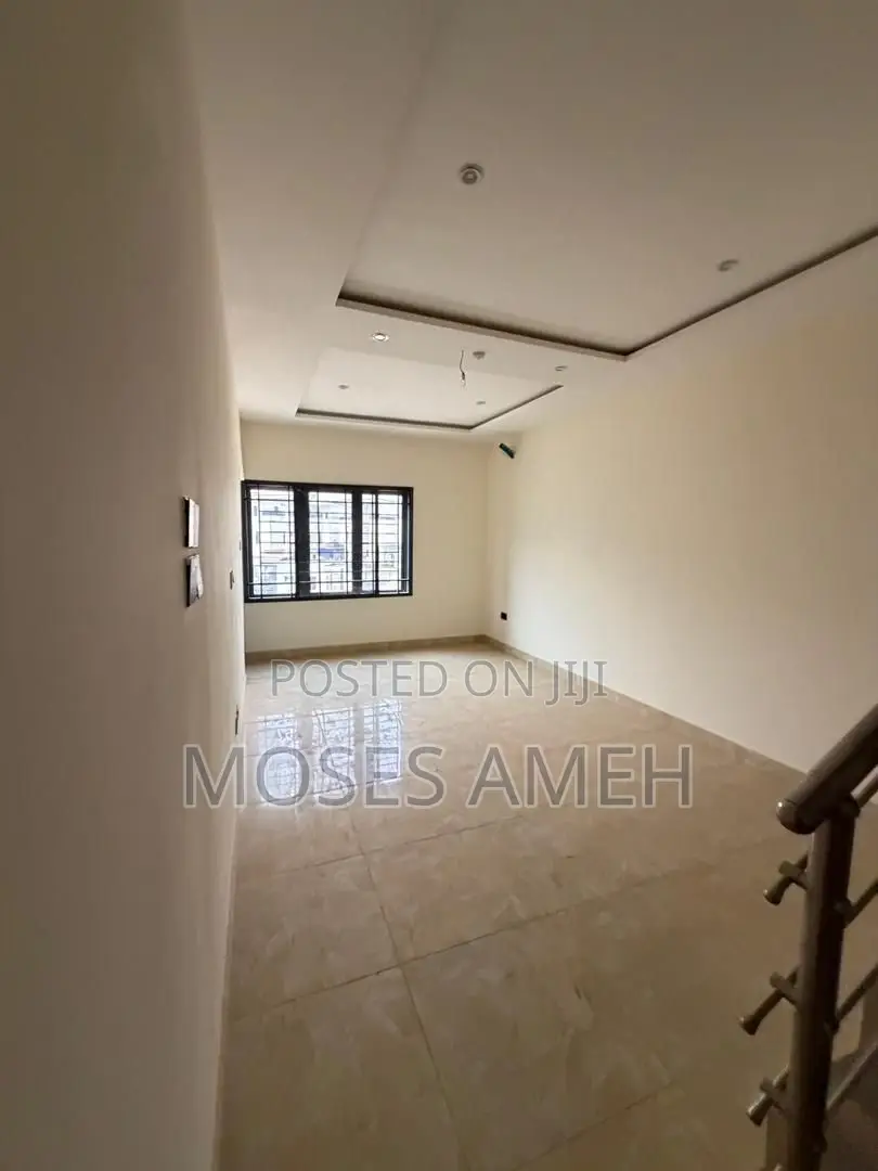 4bdrm Townhouse/Terrace in Jahi for sale
