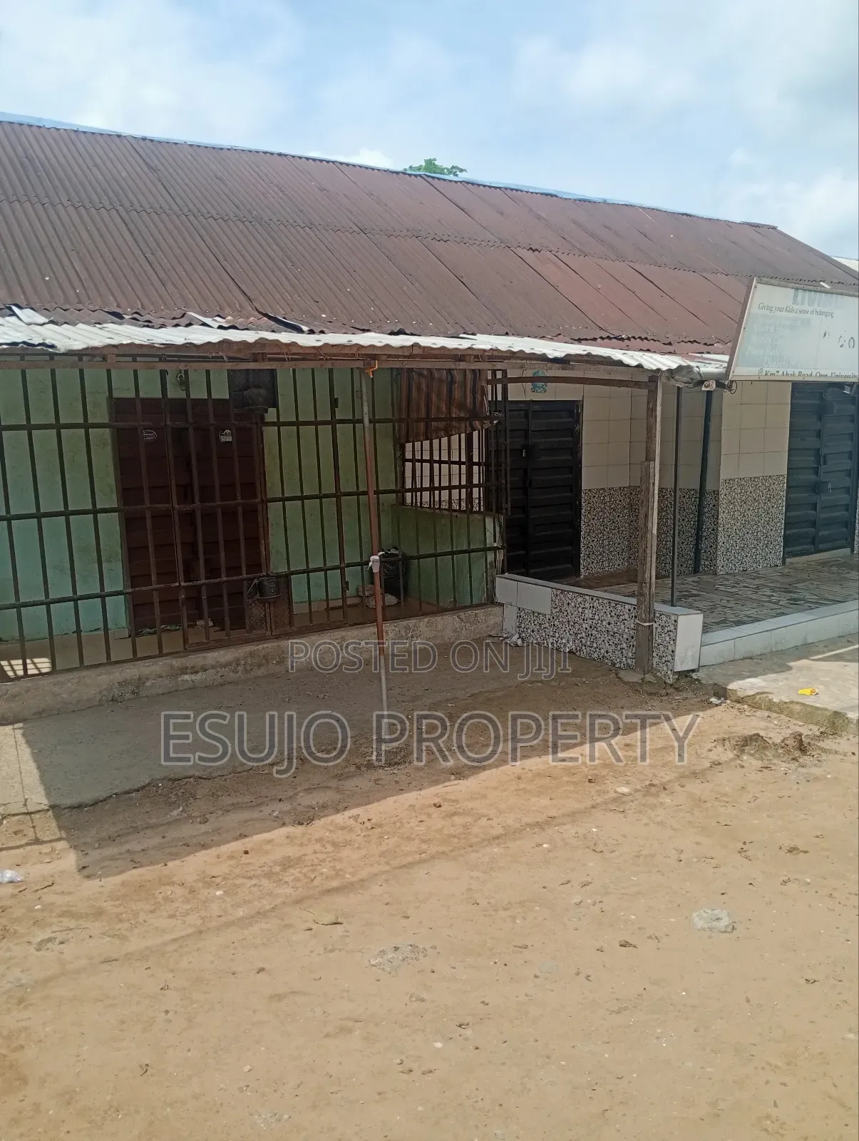 10bdrm Room & Parlour in Abak Road, Uyo for sale