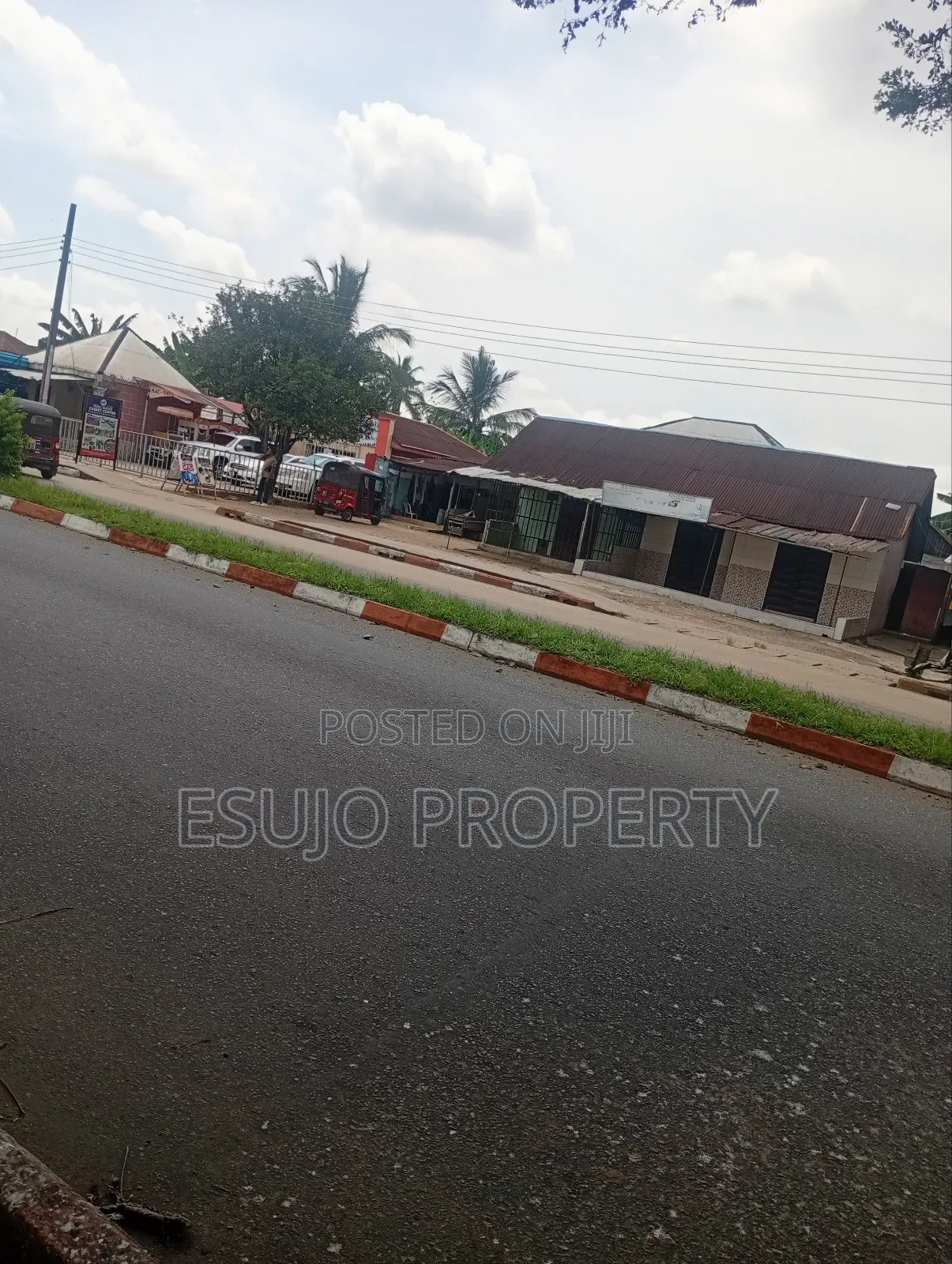 10bdrm Room & Parlour in Abak Road, Uyo for sale