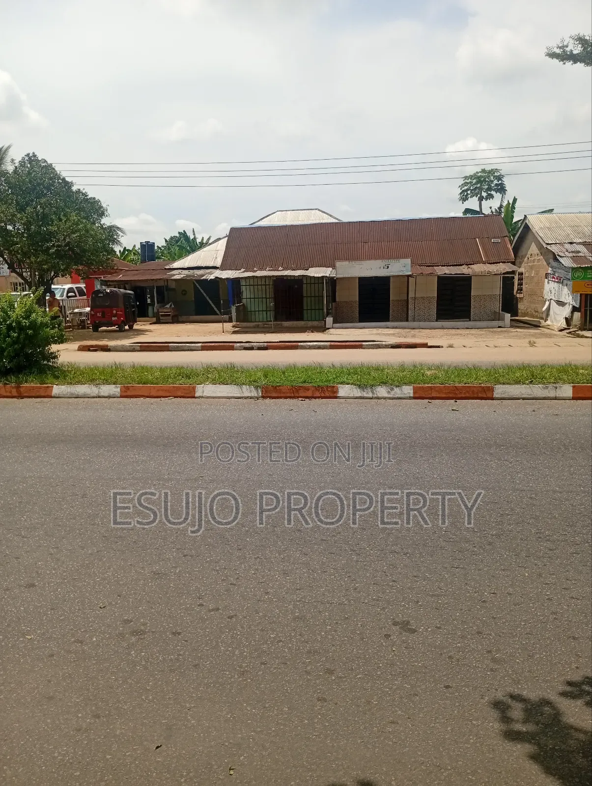 10bdrm Room & Parlour in Abak Road, Uyo for sale