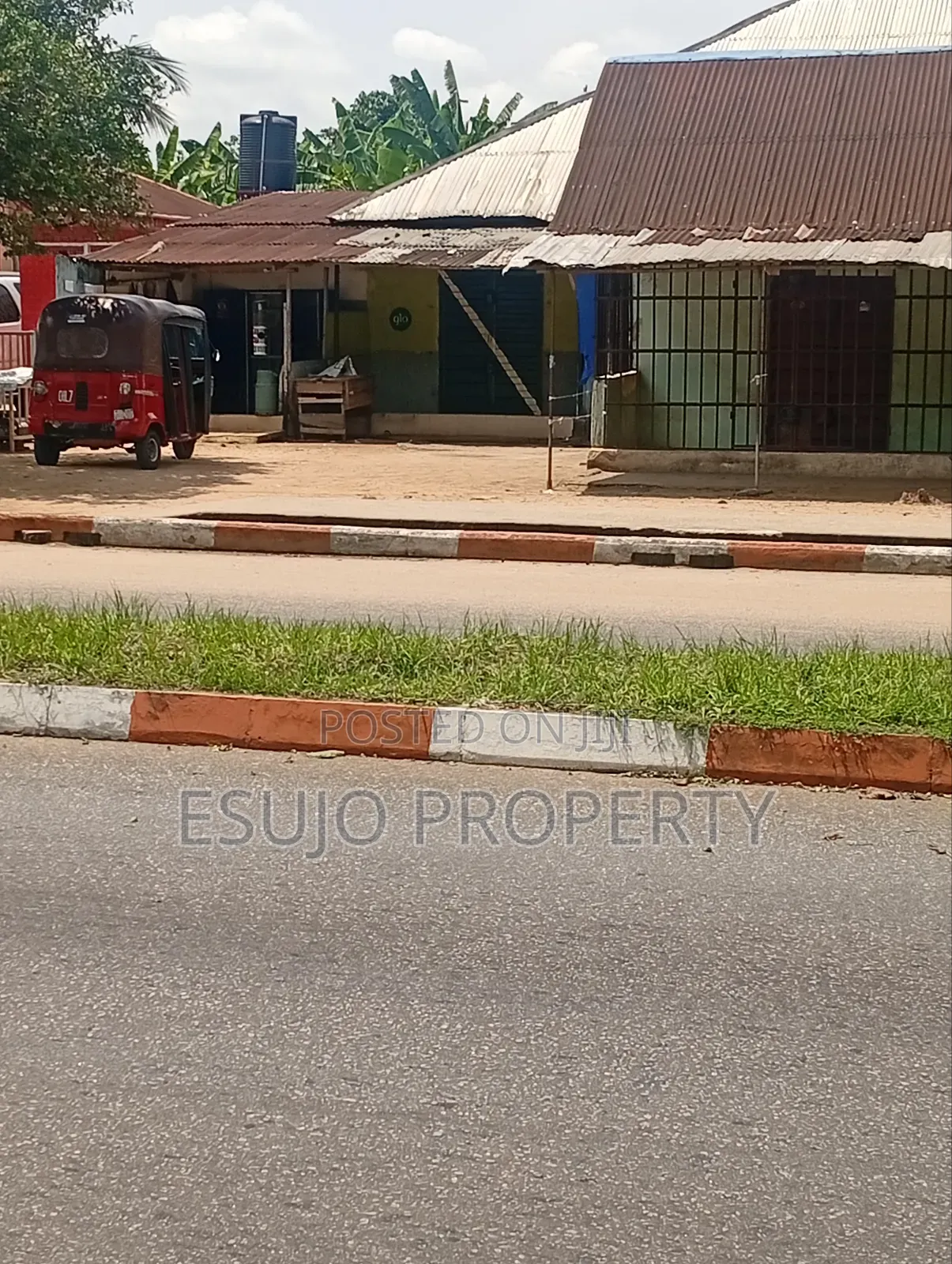 10bdrm Room & Parlour in Abak Road, Uyo for sale