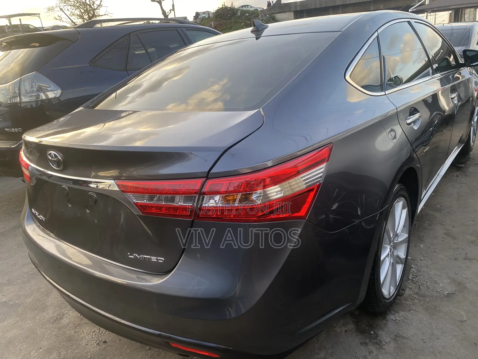 Toyota Avalon Limited Sedan FWD (3.5L 6cyl 6A) 2013 Gray