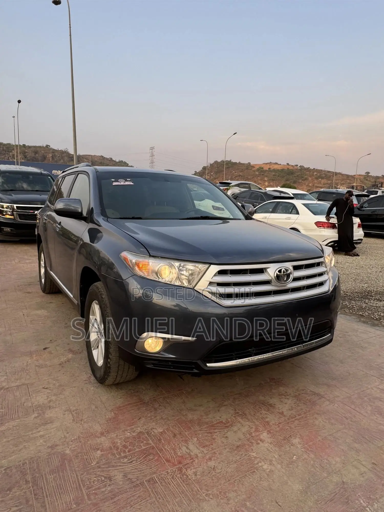 Toyota Highlander SE 2012 Blue