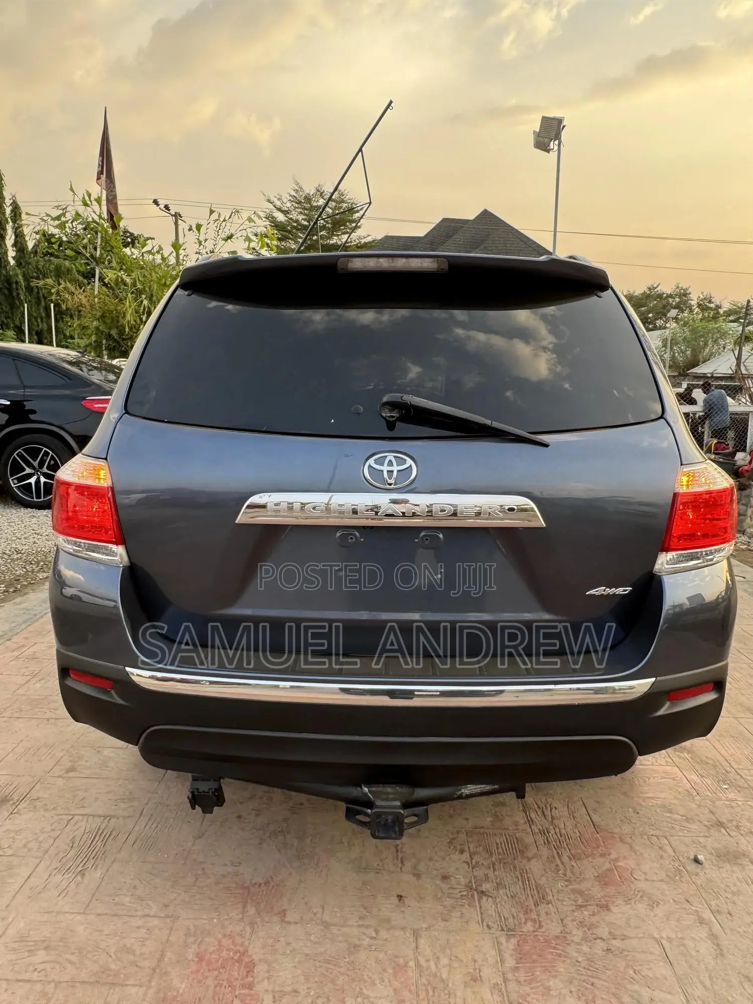 Toyota Highlander SE 2012 Blue