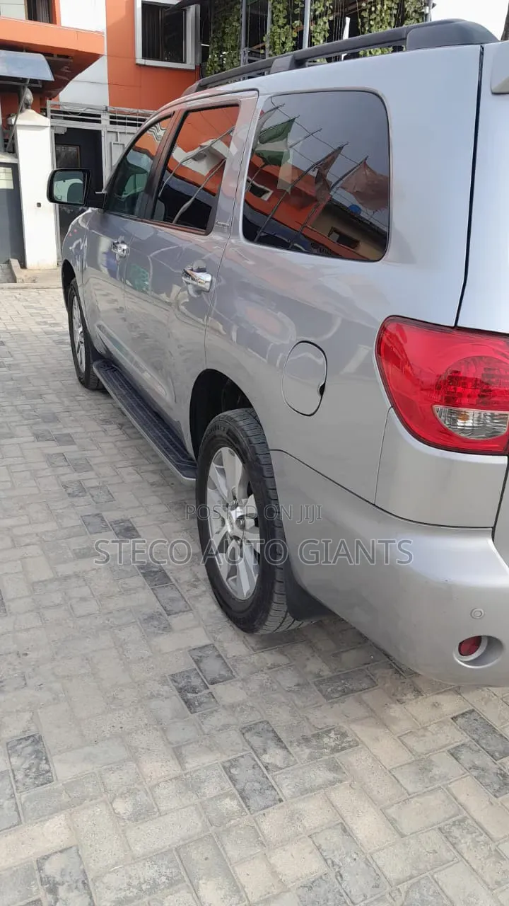 Toyota Sequoia 2011 Silver