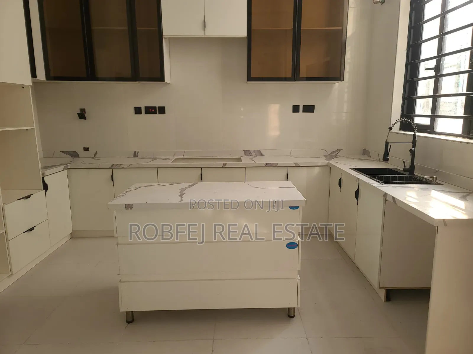 4bdrm Duplex in Greenland Estate for sale