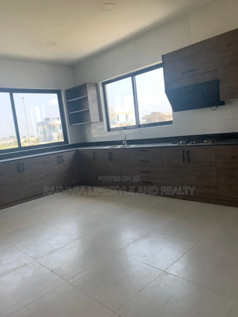 5bdrm Duplex in Ikate for rent