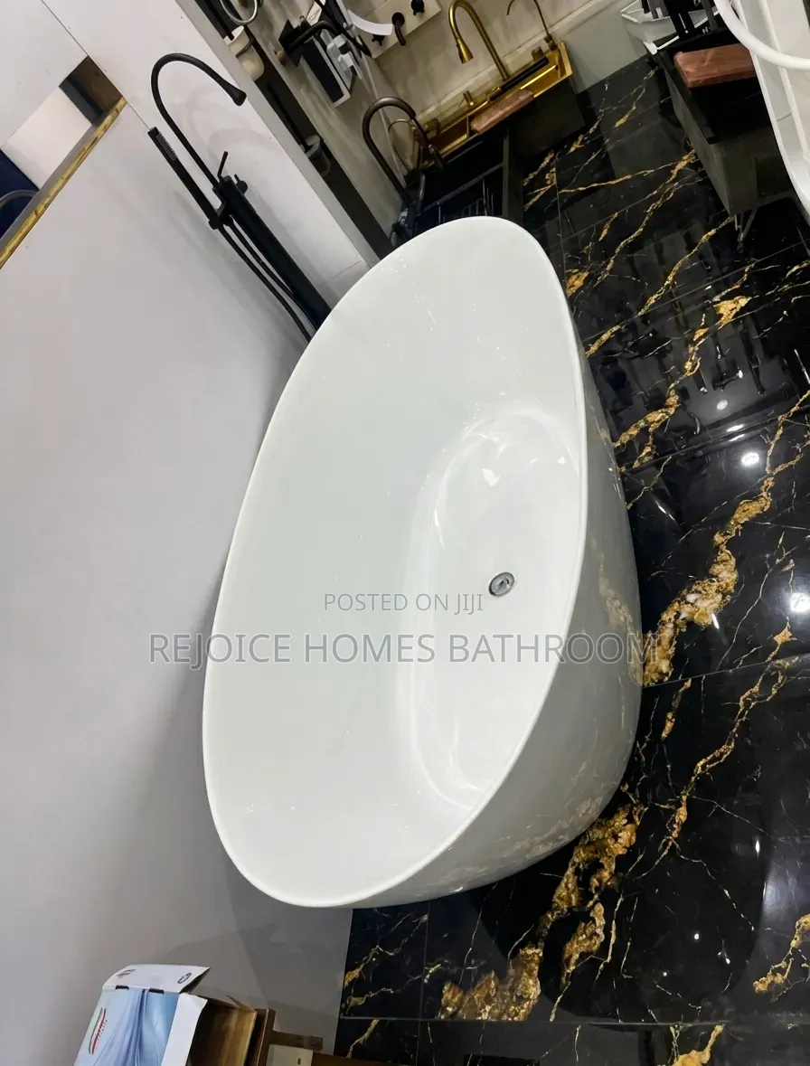 Luxury Freestanding Oval Bathtub