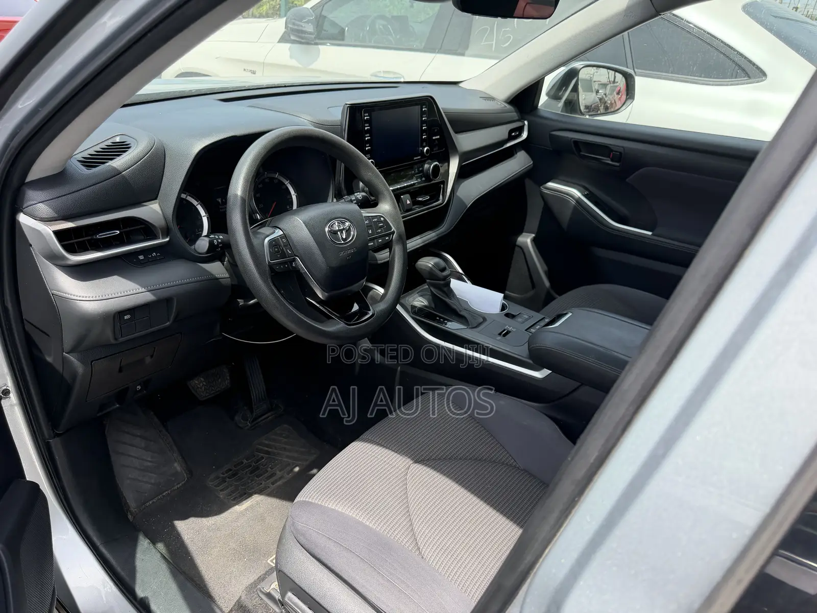 Toyota Highlander 2022 Silver