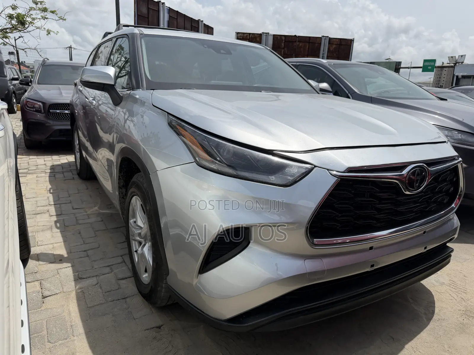 Toyota Highlander 2022 Silver