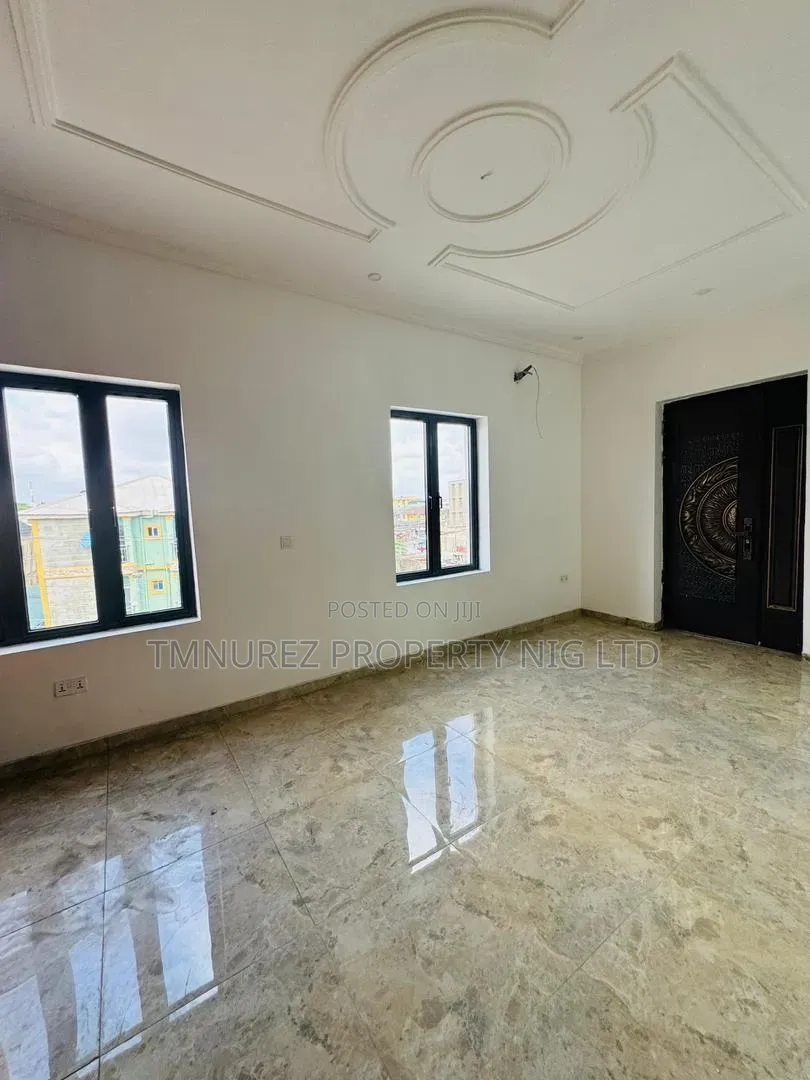 4bdrm Duplex in Yaba Estate for sale