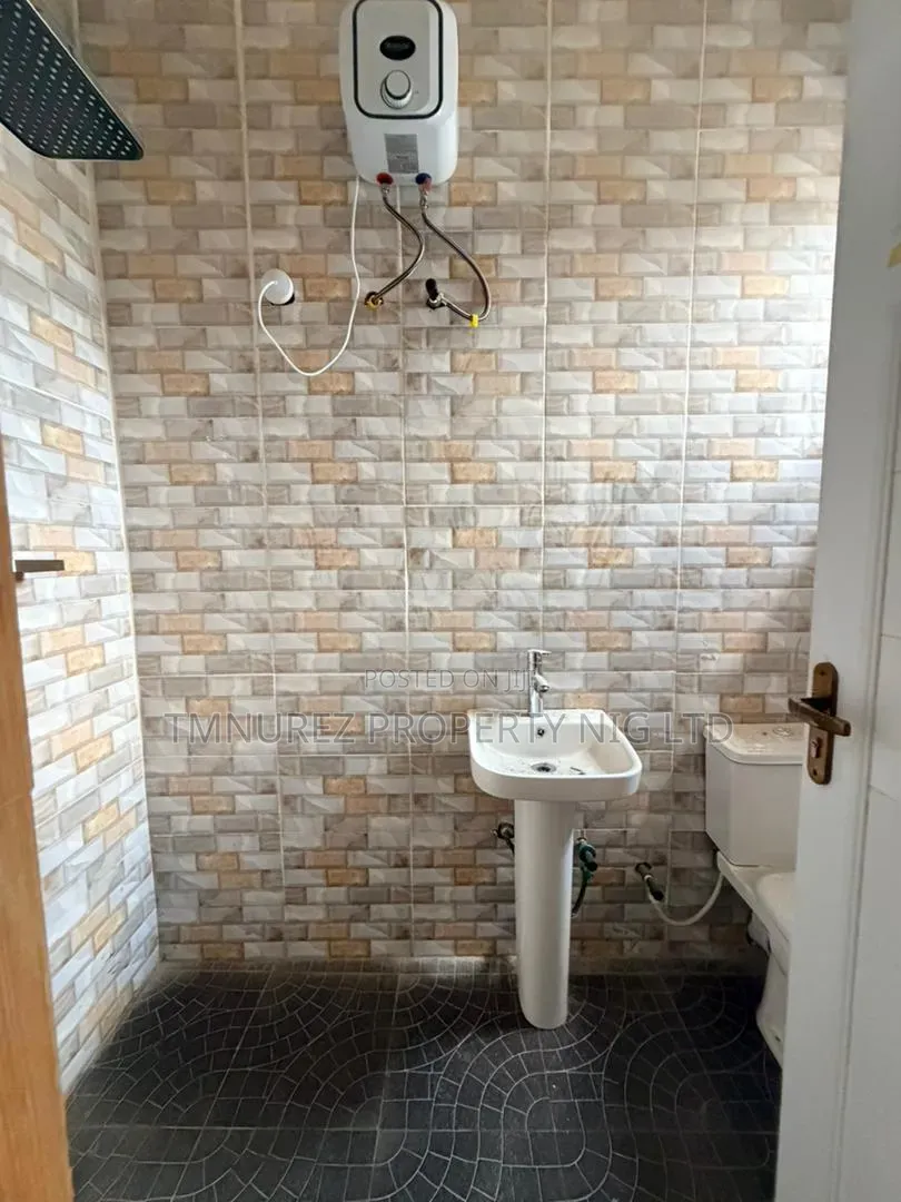4bdrm Duplex in Surulere for sale
