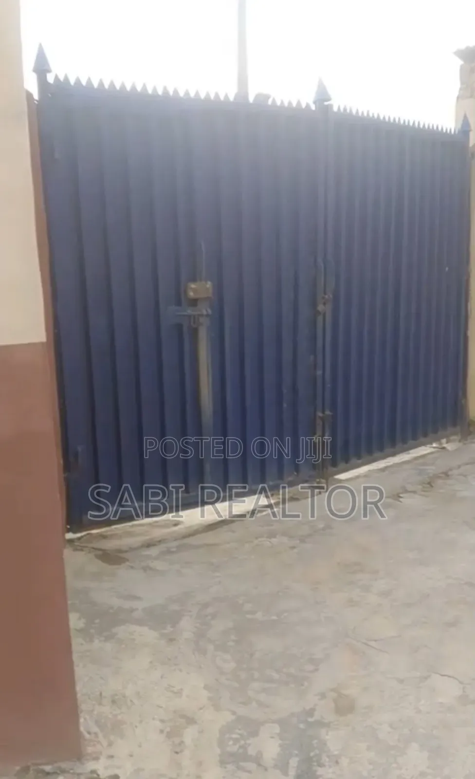 Land for Sale |Full Plot of Land With a Building on 60x120ft at Area 1