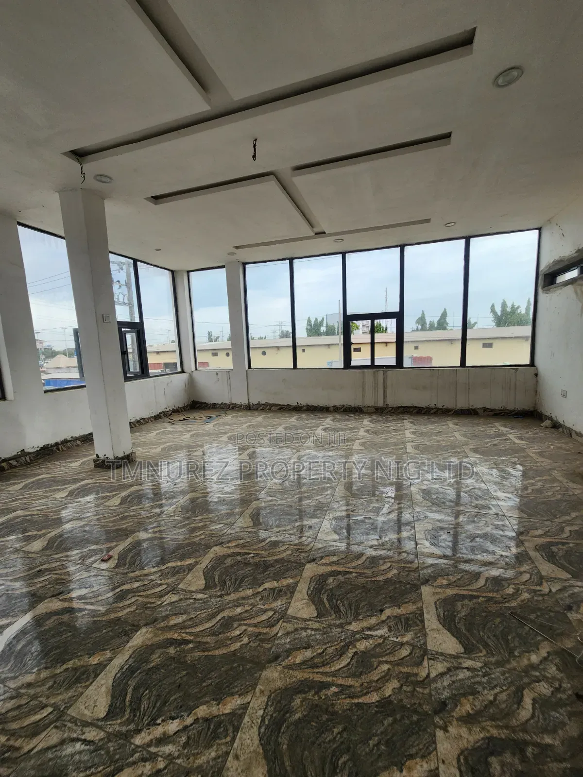 Shop Showroom for Rent at VGC in a Busy Place