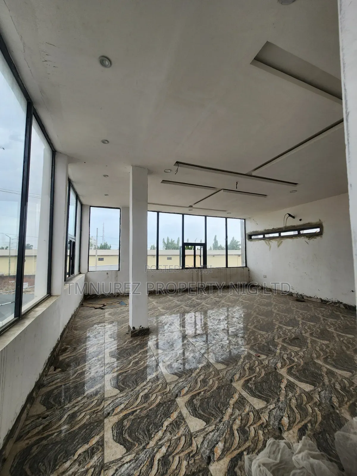 Shop Showroom for Rent at VGC in a Busy Place