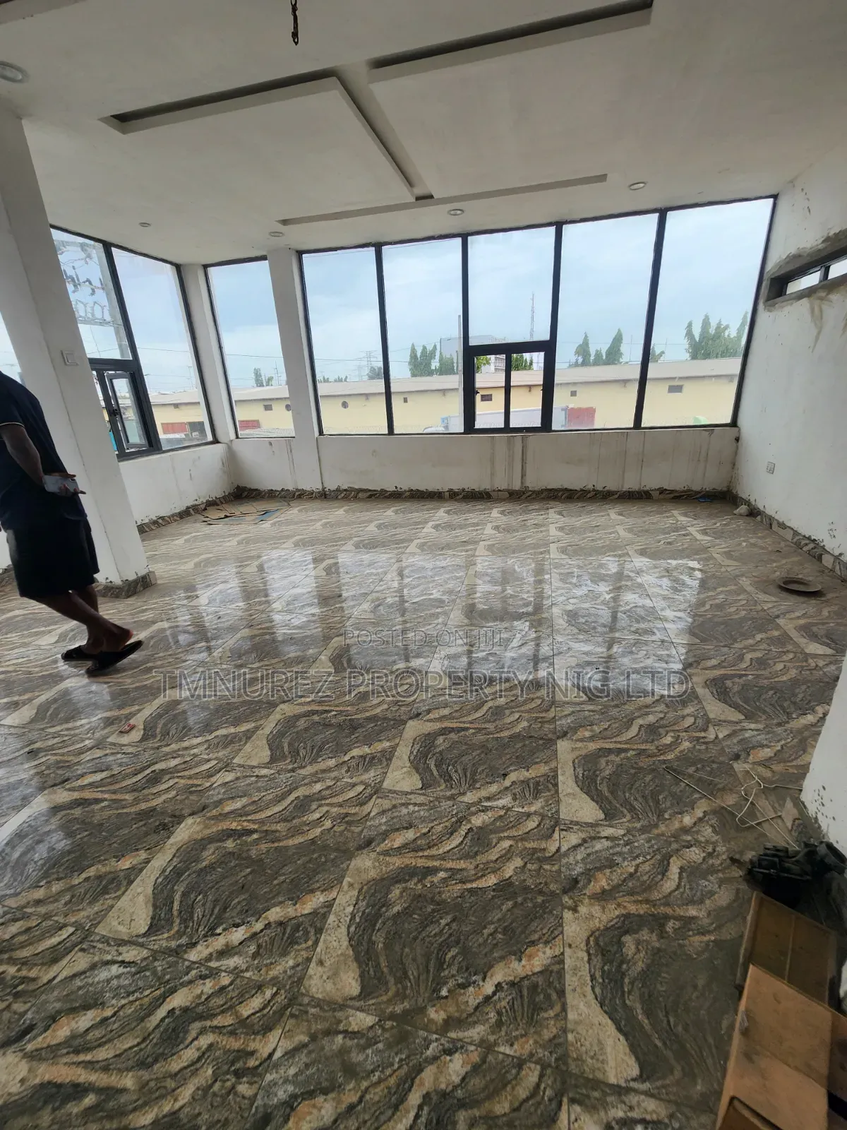Shop Showroom for Rent at VGC in a Busy Place