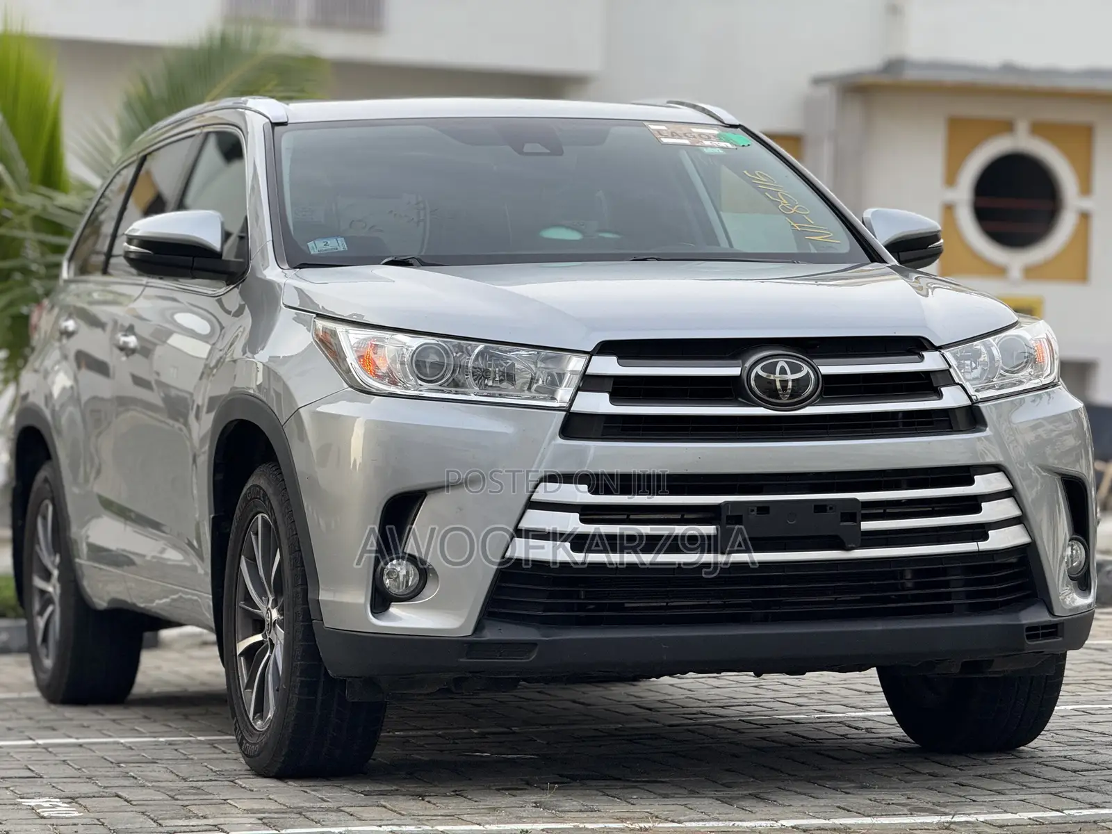 Toyota Highlander XLE 4x4 V6 (3.5L 6cyl 8A) 2018 Gray