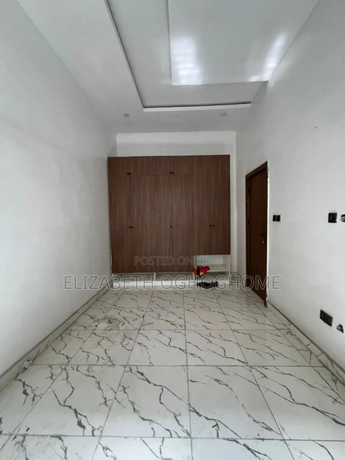 4bdrm Duplex in Lafiaji for rent