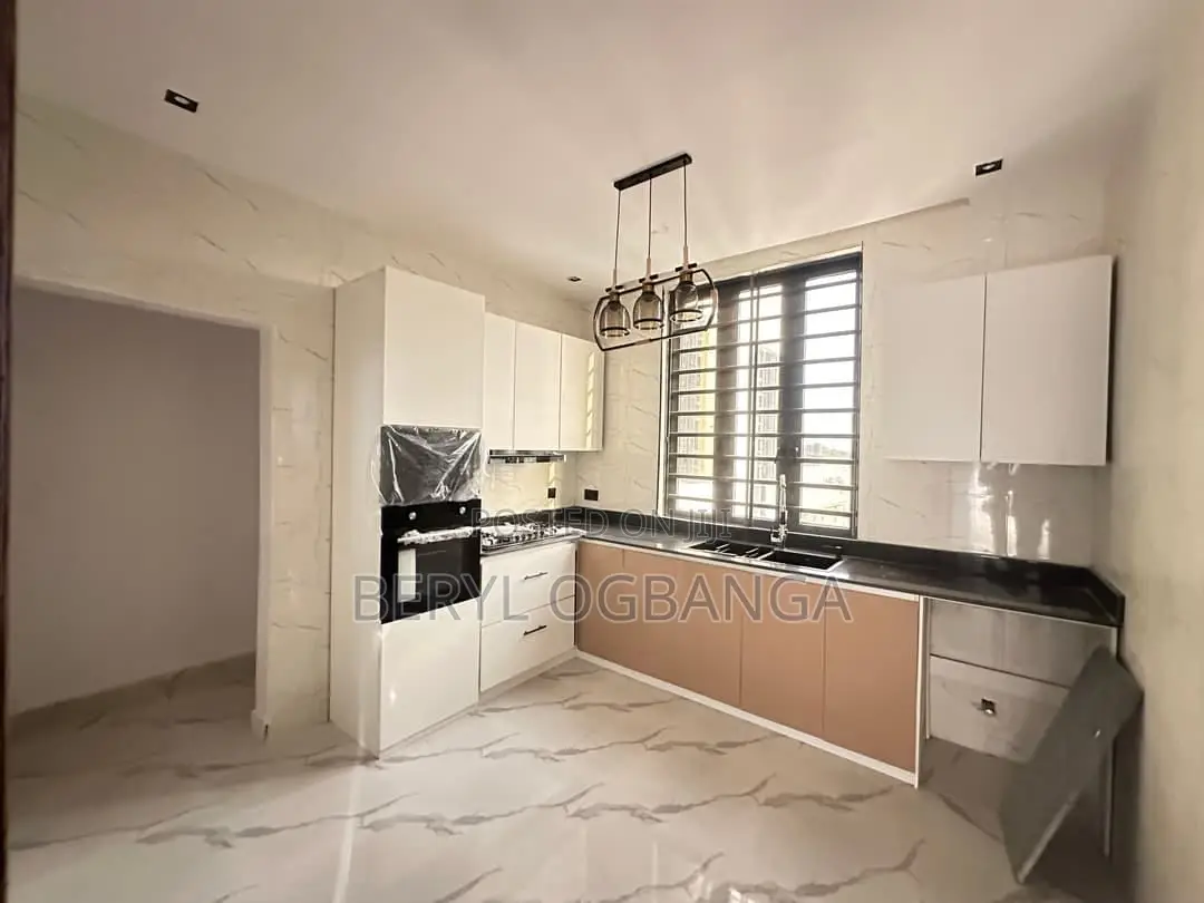 3bdrm Apartment in Victoria Island Extension for rent