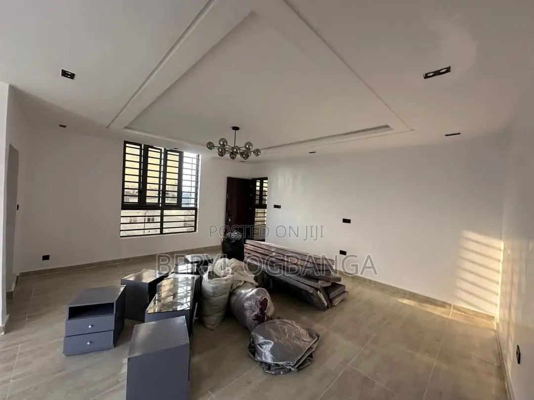 3bdrm Apartment in Victoria Island Extension for rent