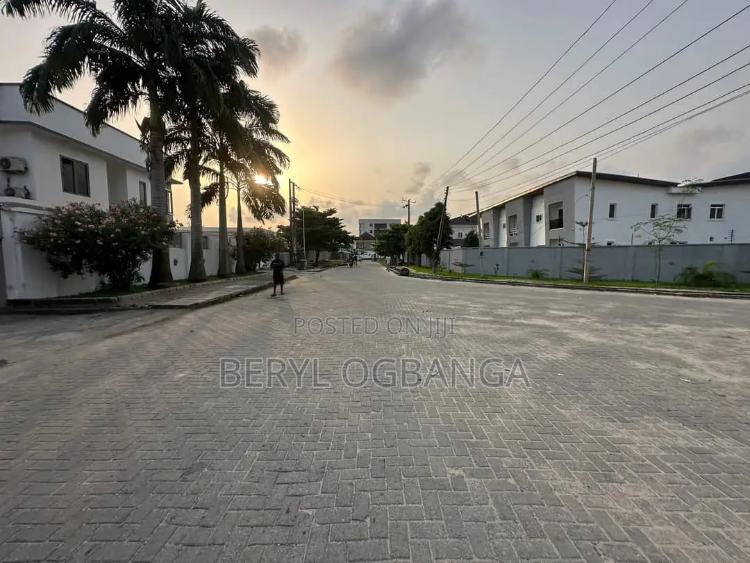 3bdrm Apartment in Victoria Island Extension for rent
