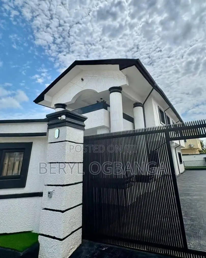 6bdrm Duplex in Lekki Phase 2 for rent