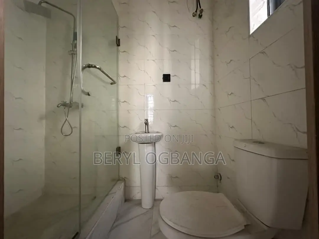 4bdrm Duplex in Lekki Phase 2 for rent