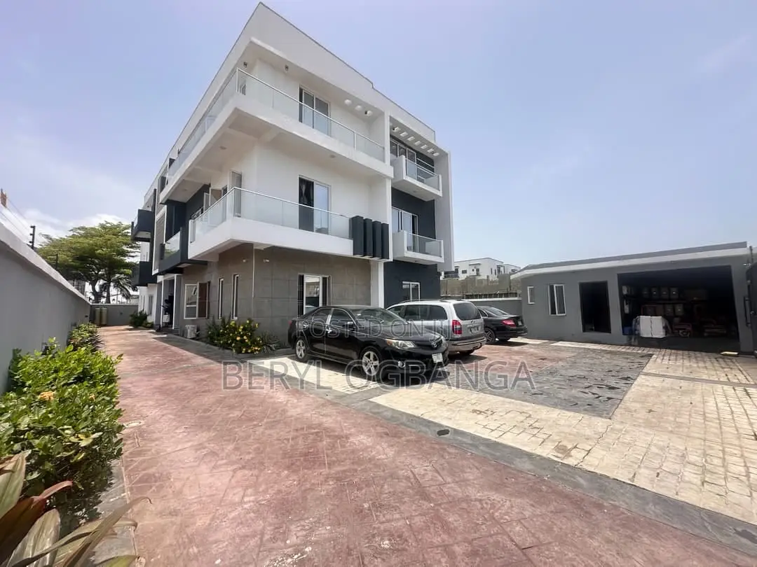 2bdrm Apartment in Lekki Phase 2 for rent