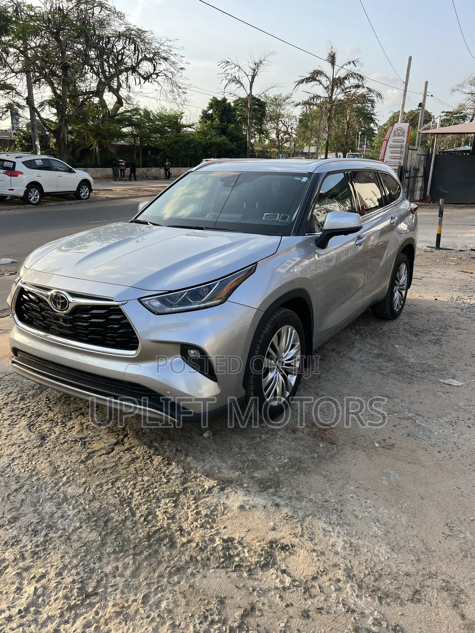 Toyota Highlander Platinum AWD 2024 Silver