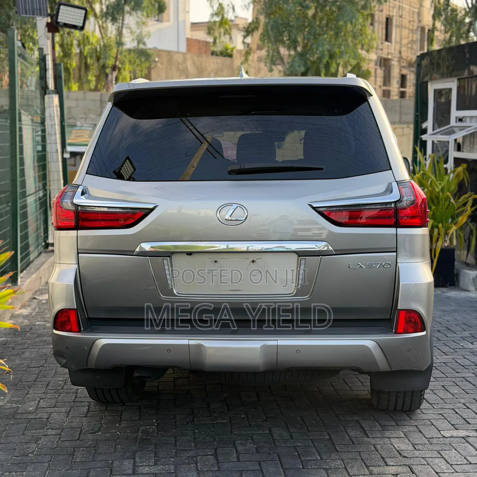 Lexus LX 570 AWD 2018 Gold