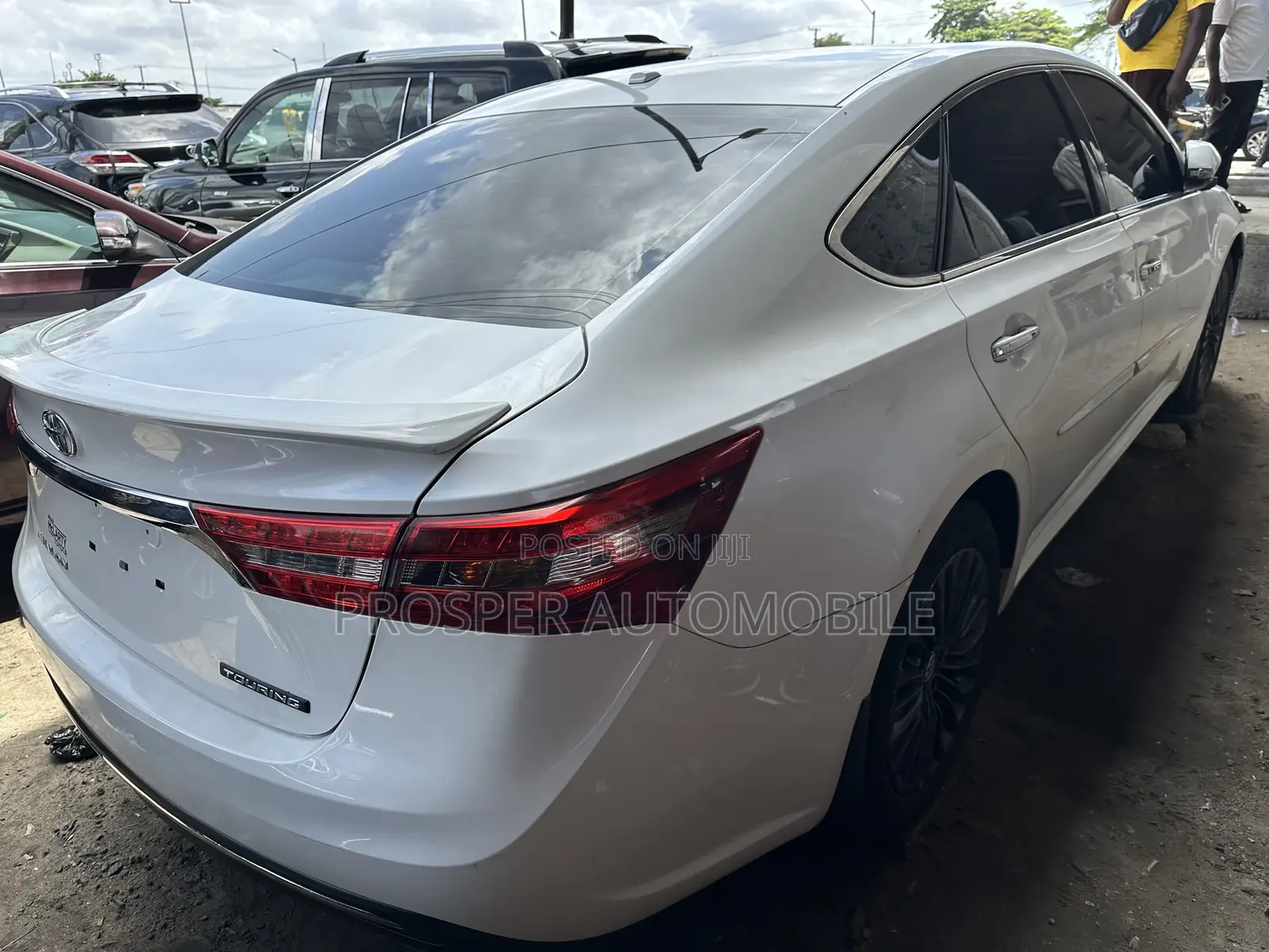 Toyota Avalon Limited Sedan FWD (3.5L 6cyl 6A) 2017 White