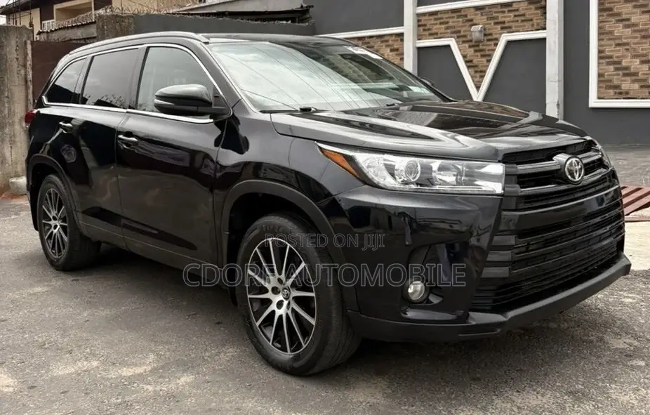 Toyota Highlander SE 4x4 V6 (3.5L 6cyl 8A) 2018 Black