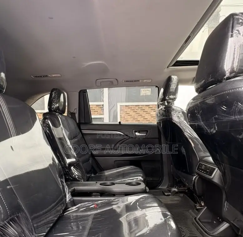 Toyota Highlander SE 4x4 V6 (3.5L 6cyl 8A) 2018 Black