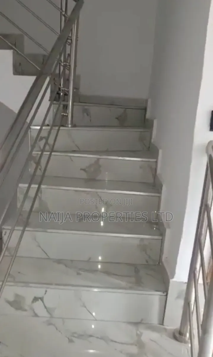 2bdrm Townhouse / Terrace in Lekki Scheme 2, Ajiwe for rent