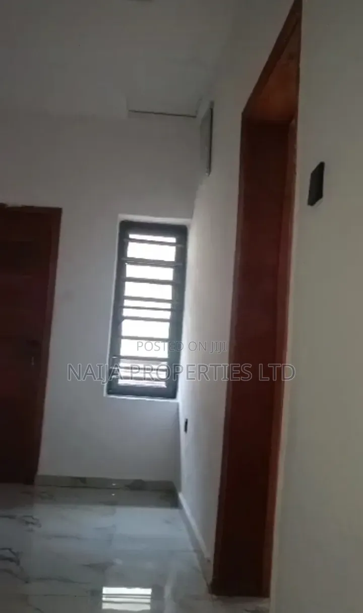 2bdrm Townhouse / Terrace in Lekki Scheme 2, Ajiwe for rent