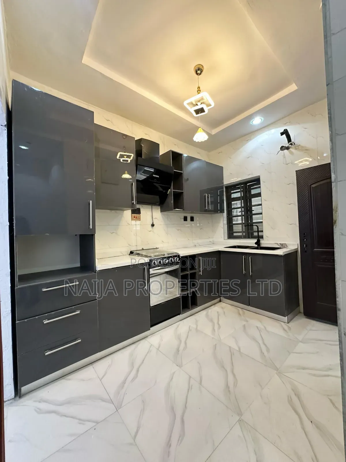 2bdrm Townhouse / Terrace in Lekki Scheme 2, Ajiwe for rent