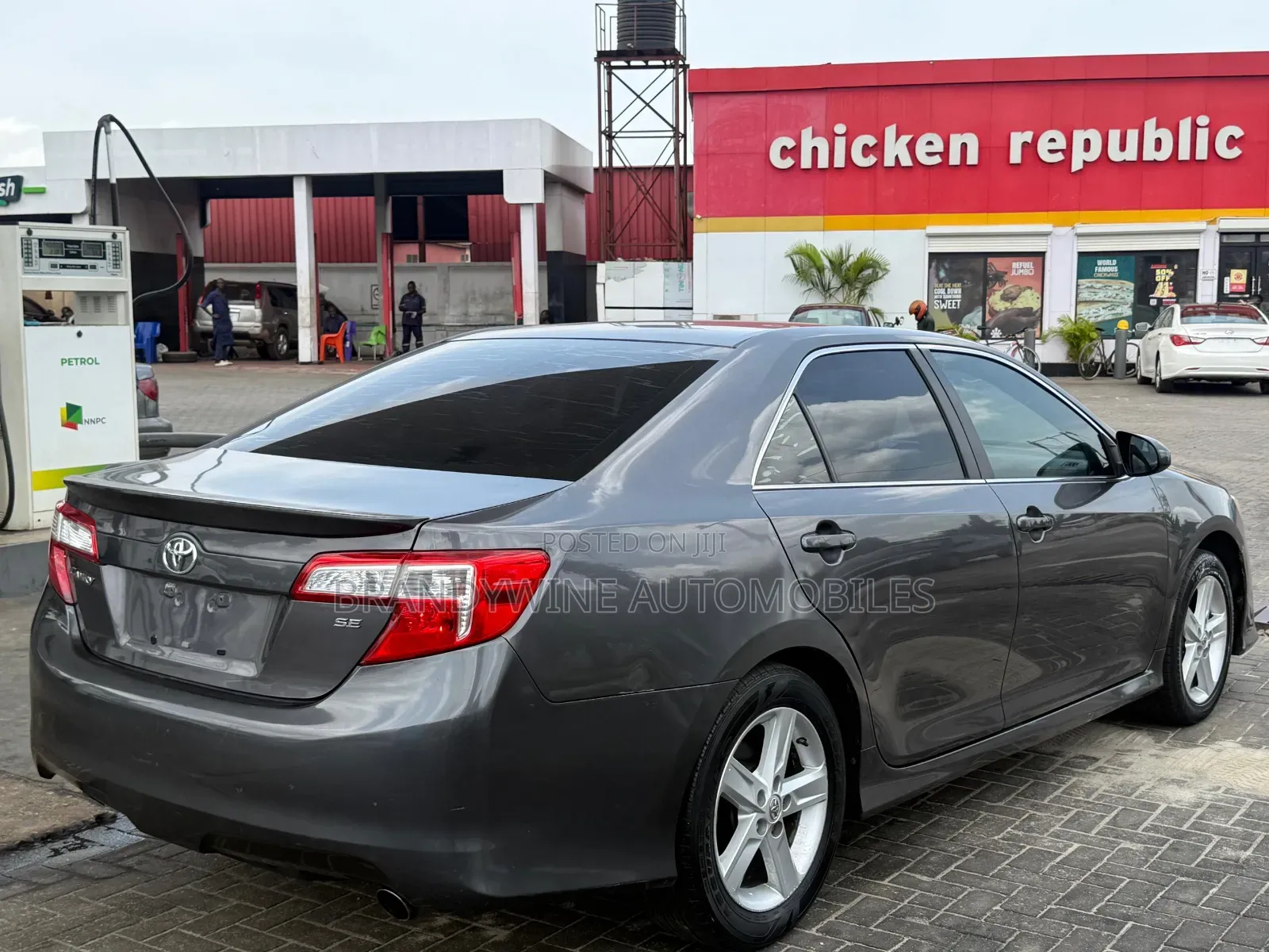 Toyota Camry SE 4dr Sedan (2.5L 4cyl 6A) 2014 Gray