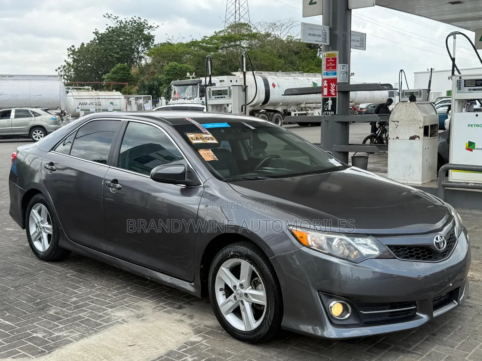 Toyota Camry SE 4dr Sedan (2.5L 4cyl 6A) 2014 Gray