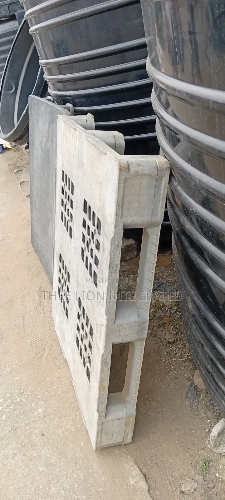 Heavy-Duty Plastic Pallets