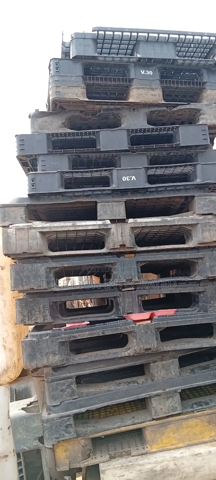 Heavy-Duty Plastic Pallets