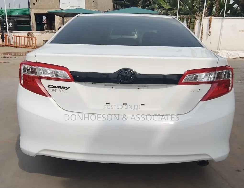 Toyota Camry XLE 4dr Sedan (2.5L 4cyl 6A) 2014 White
