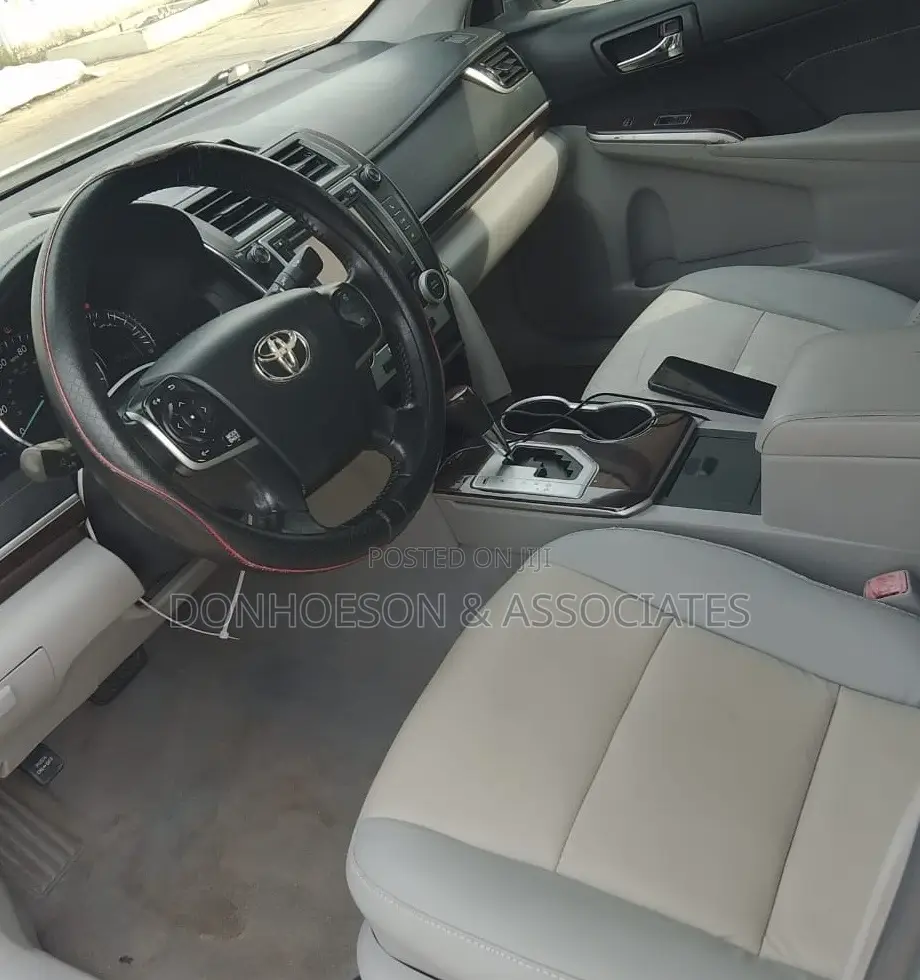 Toyota Camry XLE 4dr Sedan (2.5L 4cyl 6A) 2014 White