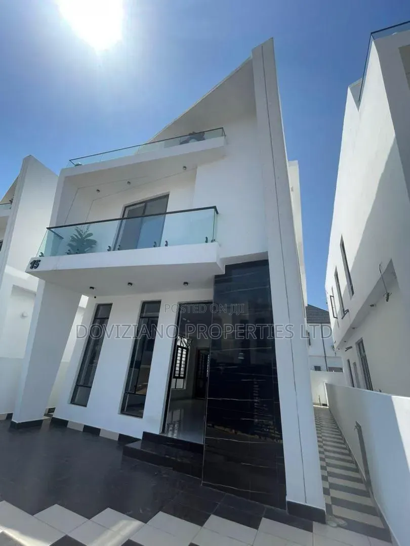 4bdrm Duplex in Chevron for sale