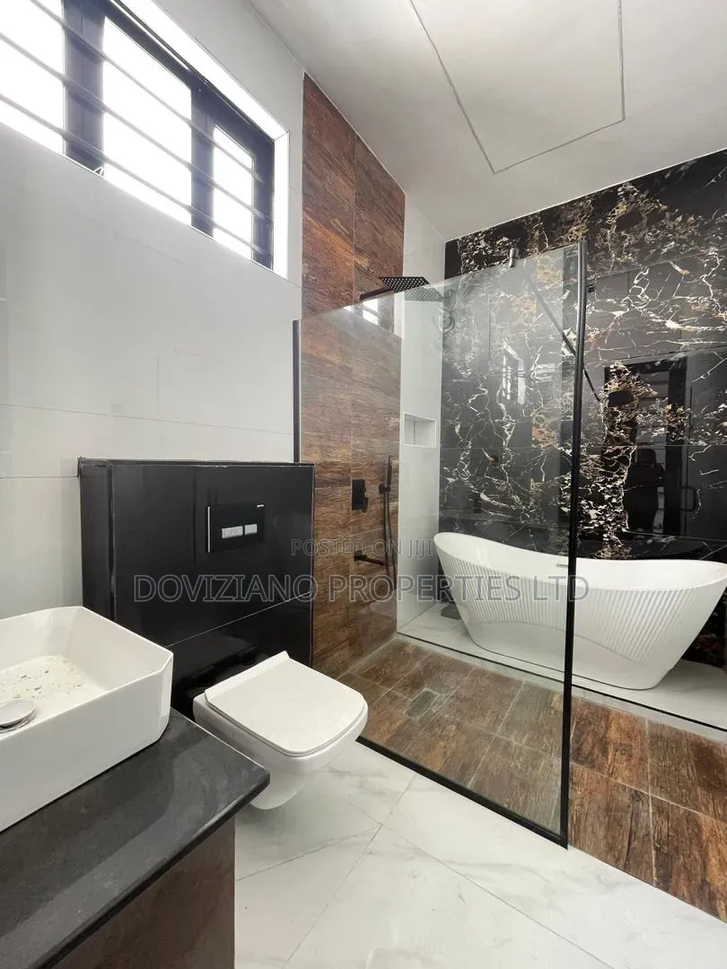4bdrm Duplex in Chevron for sale