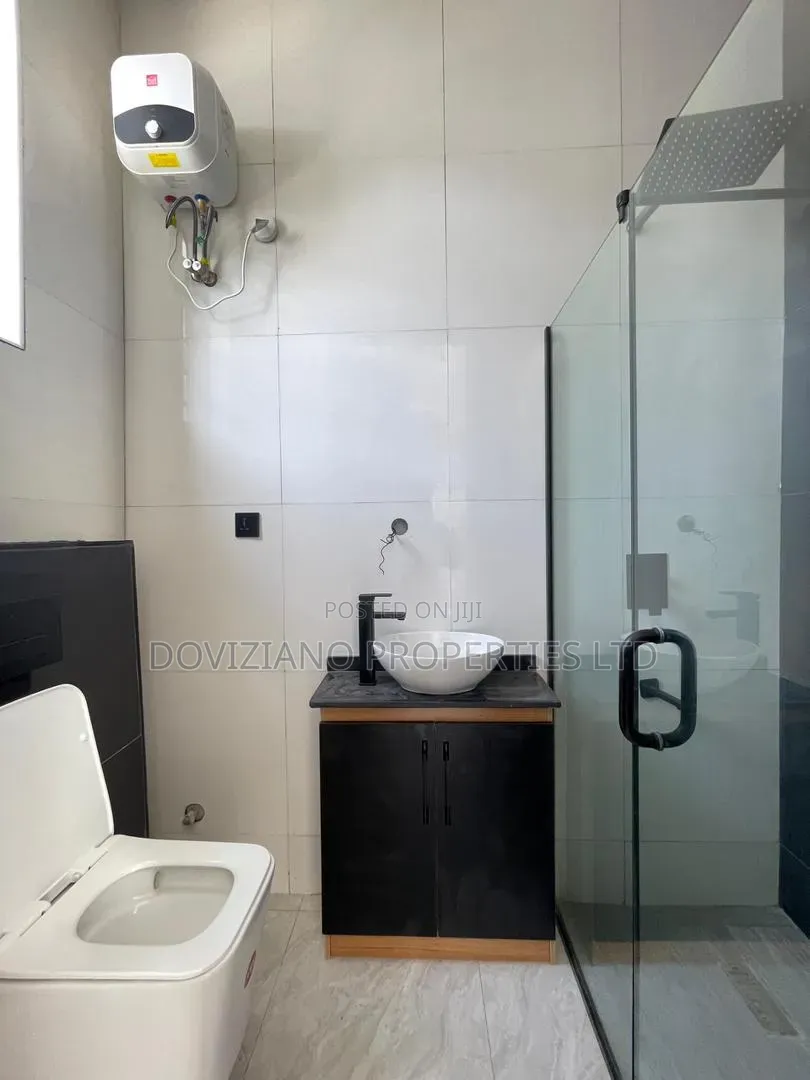 4bdrm Duplex in Chevron for sale
