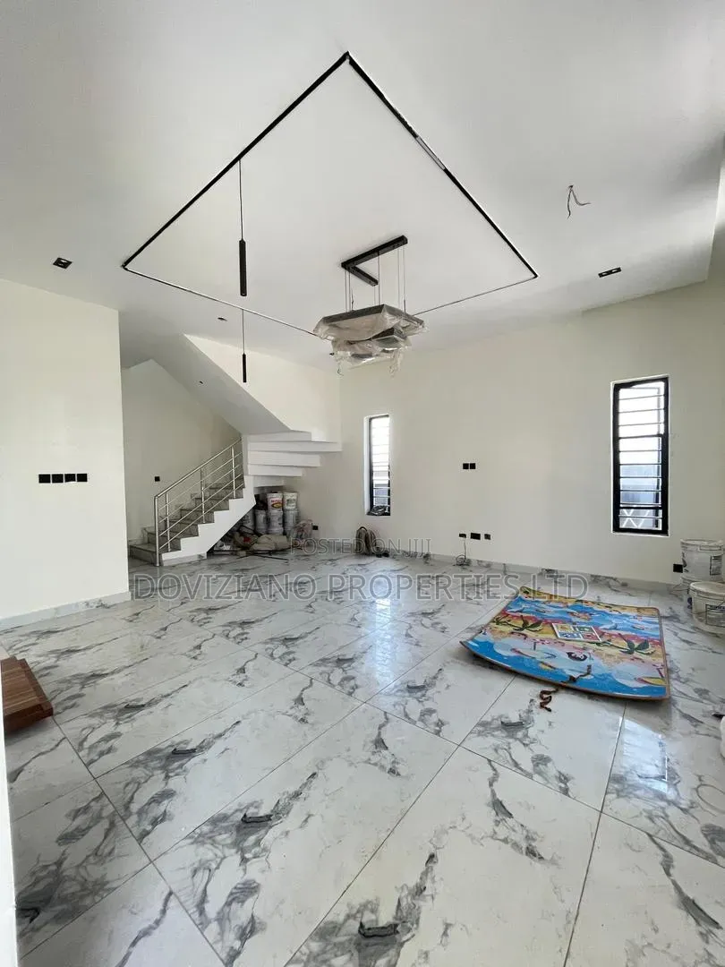 5bdrm Duplex in Ikota for sale