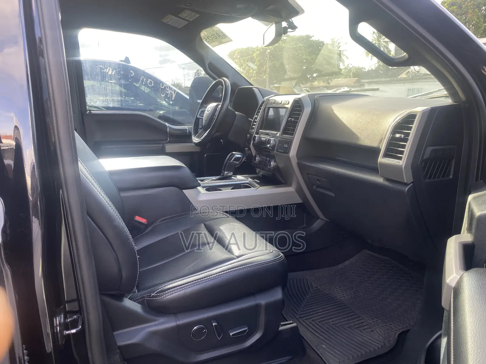 Ford F-150 Platinum 4x4 SuperCrew Cab Styleside 5.5 ft. box 145 in. WB