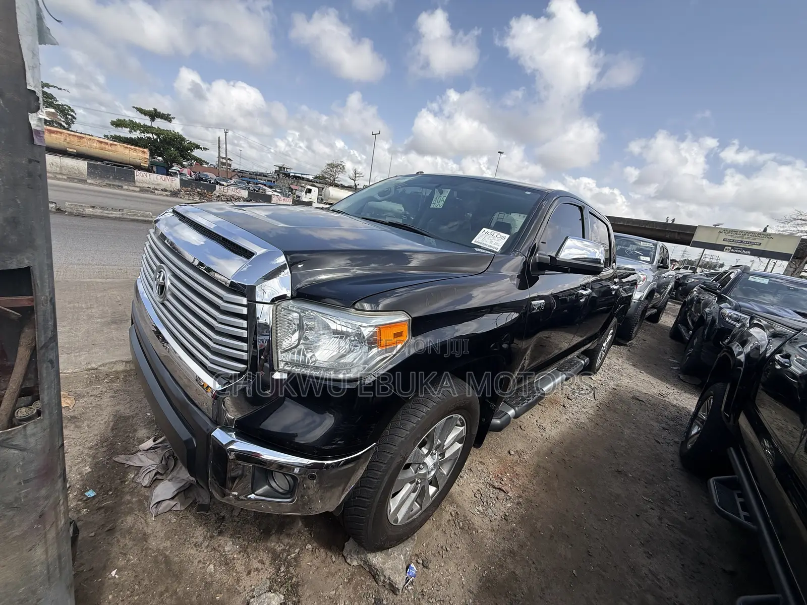 Toyota Tundra Limited 4dr Double Cab 4WD SB (5.7L 8cyl 6A) 2015 Black
